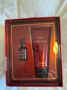 Victoria's Secret Very Sexy Fragrance & Lotion Gift Set brand new- not full size